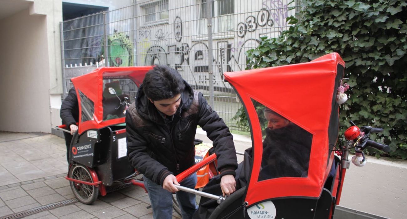Feroz mit einer Fahrrad-Rikscha.